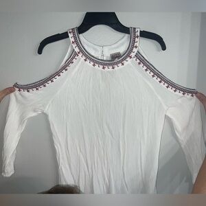 Como Vintage White Cold Shoulder Blouse with Red Embroidery
